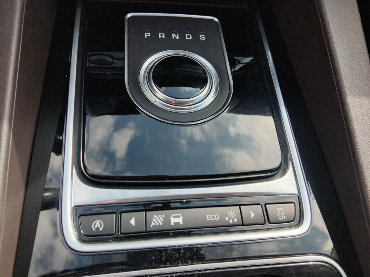 Jaguar F-Pace 2.0 D 180 CV Portfolio