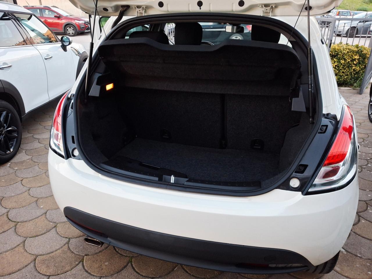 Lancia Ypsilon 1.2 69 CV 5 porte GPL Ecochic Silver