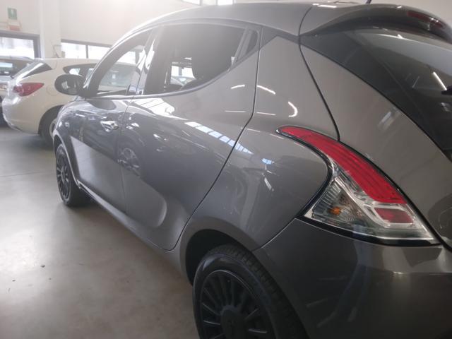 LANCIA Ypsilon 1.0 FireFly 5 porte S&S Hybrid Silver