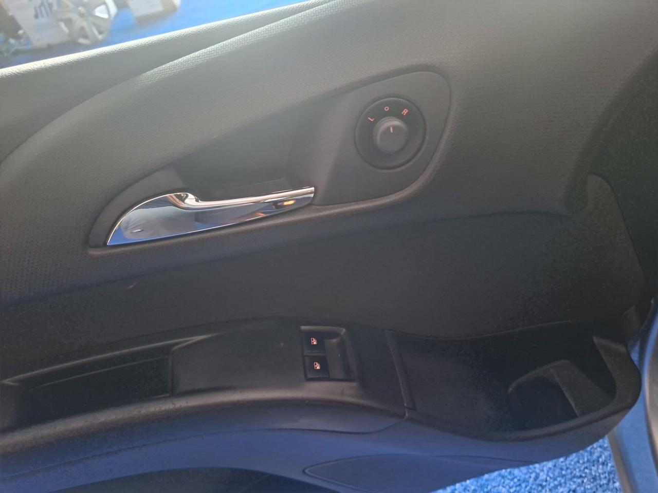 Volkswagen Golf 1.4 benzina garantita 12 mesi