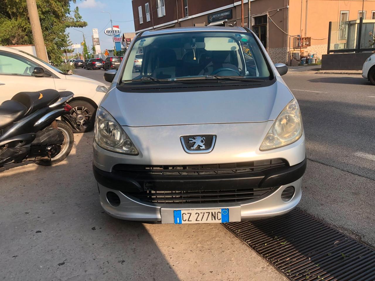 Peugeot 1007 1.4 Happy
