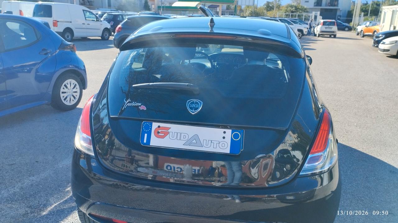 Lancia Ypsilon 1.2 69 CV 5 porte S&S Silver