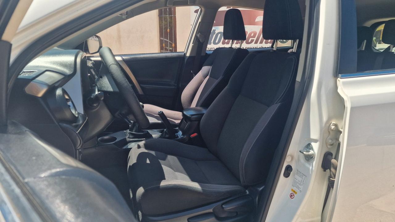 Toyota RAV 4 RAV4 2.0 D-4D 2WD Style White Ed.