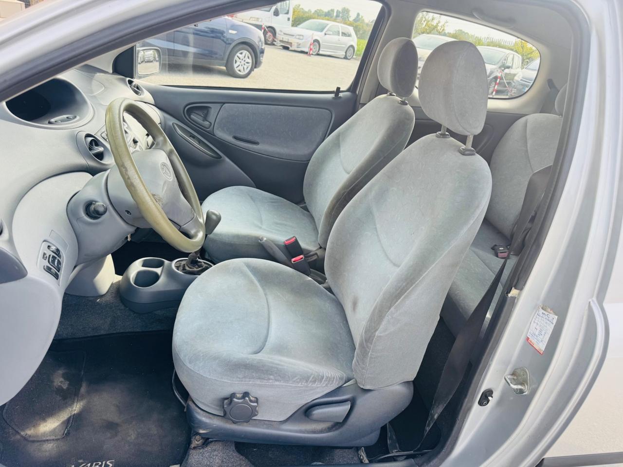 Toyota Yaris 1.0 benzina anno 2001 neo patentati