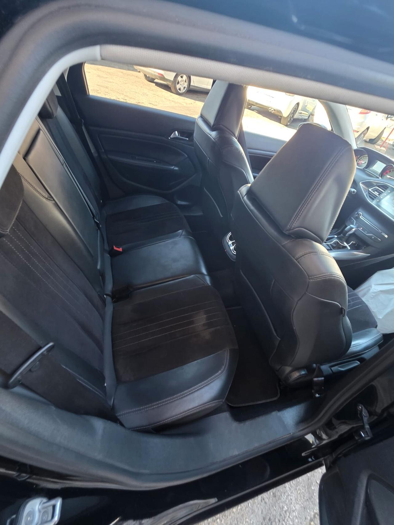 Peugeot 308 BlueHDi 120 S&S EAT6 SW Allure