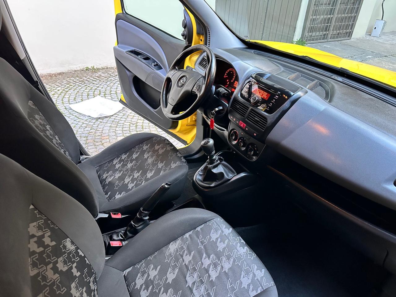 Opel Combo 1.4 (7 POSTI) - No Blocco del Traffico