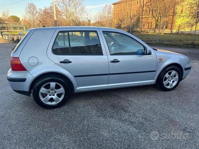 VOLKSWAGEN Golf 1.6 cat 5 porte Highline