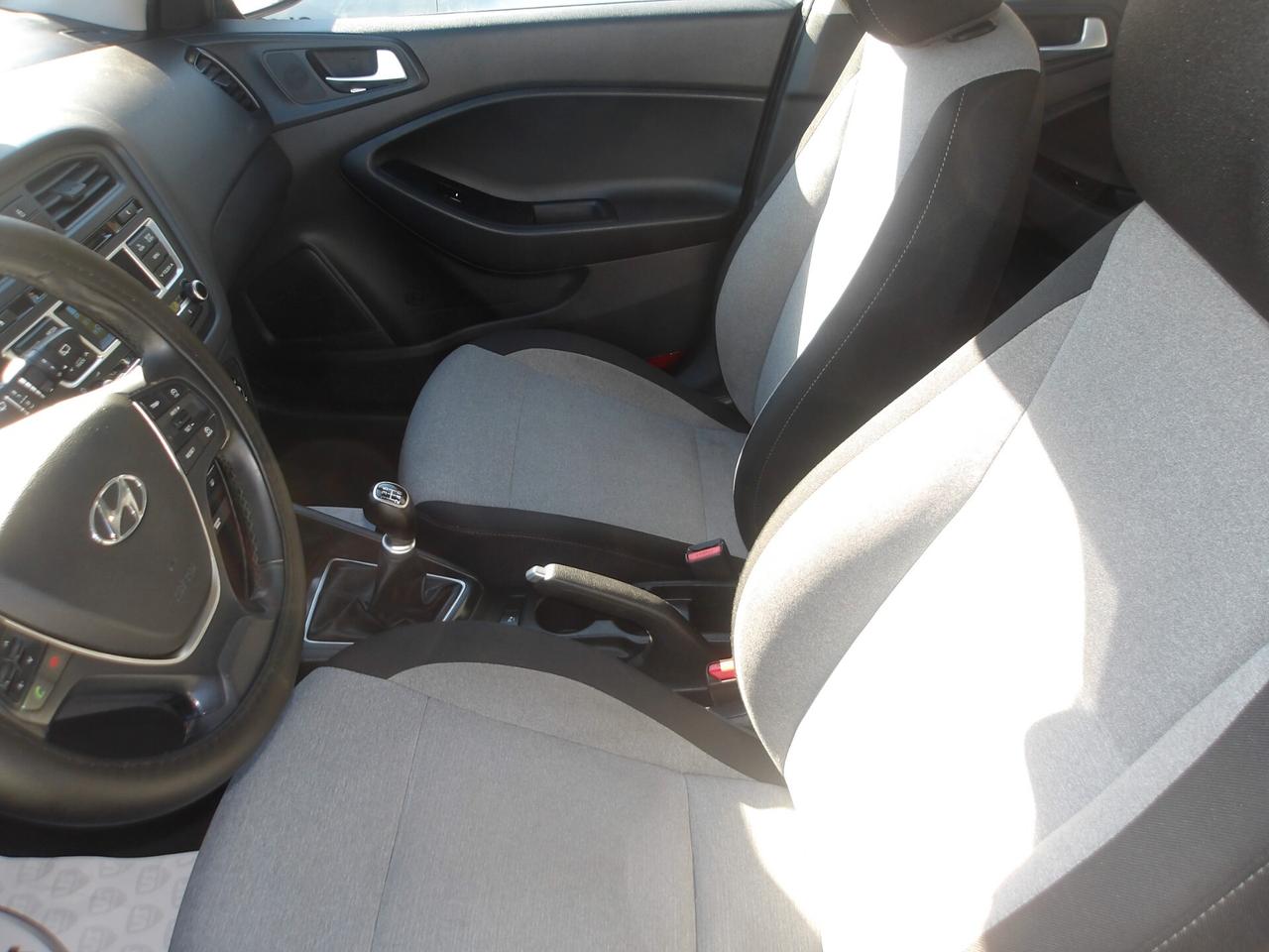 HYUNDAI I20 1.2 BENZ-2015