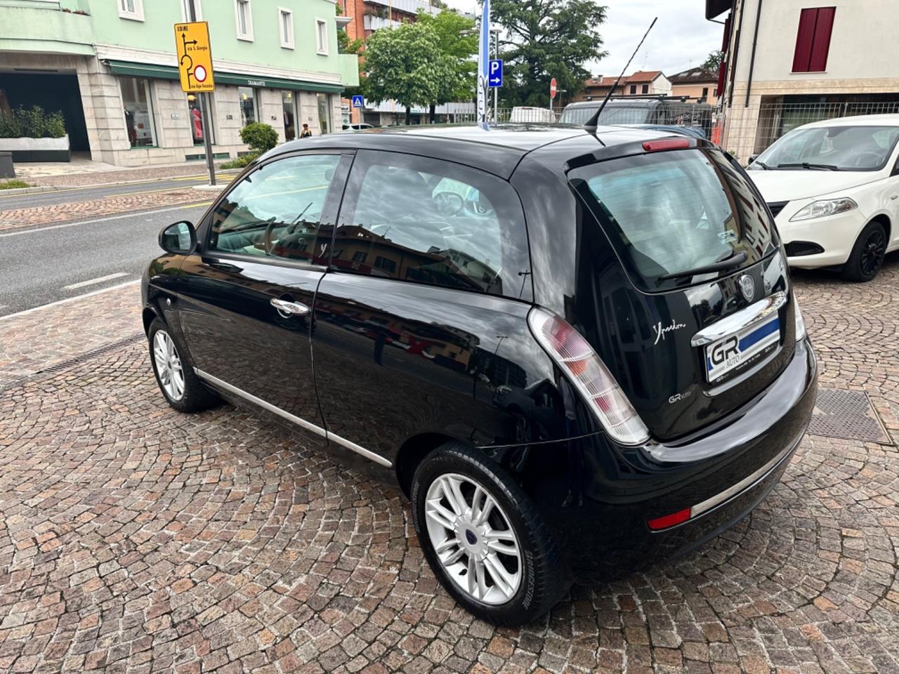 Lancia Ypsilon 1.4Bz 95Cv MomoDesign -Neopatentati