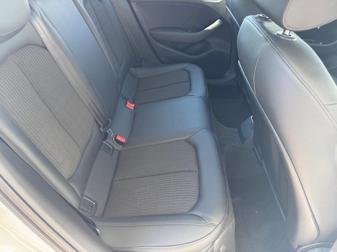 Audi A3 1.6 TDI 105 CV S tronic SPORT