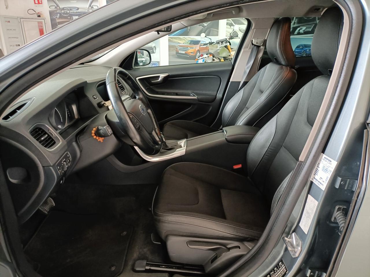 Volvo V60 2.0 D3 150 CV Geartronic R-design - 06/2016