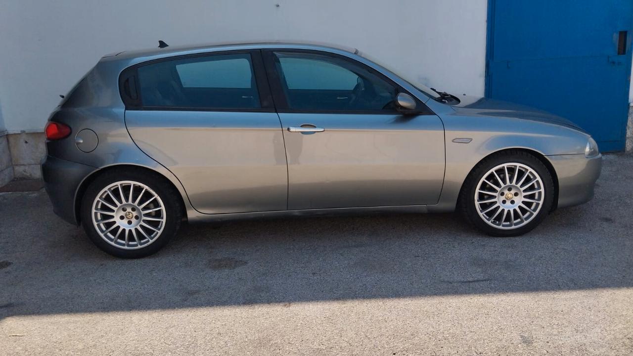 Alfa Romeo 147 1.9 JTD M-JET 16V 5 porte Dist.