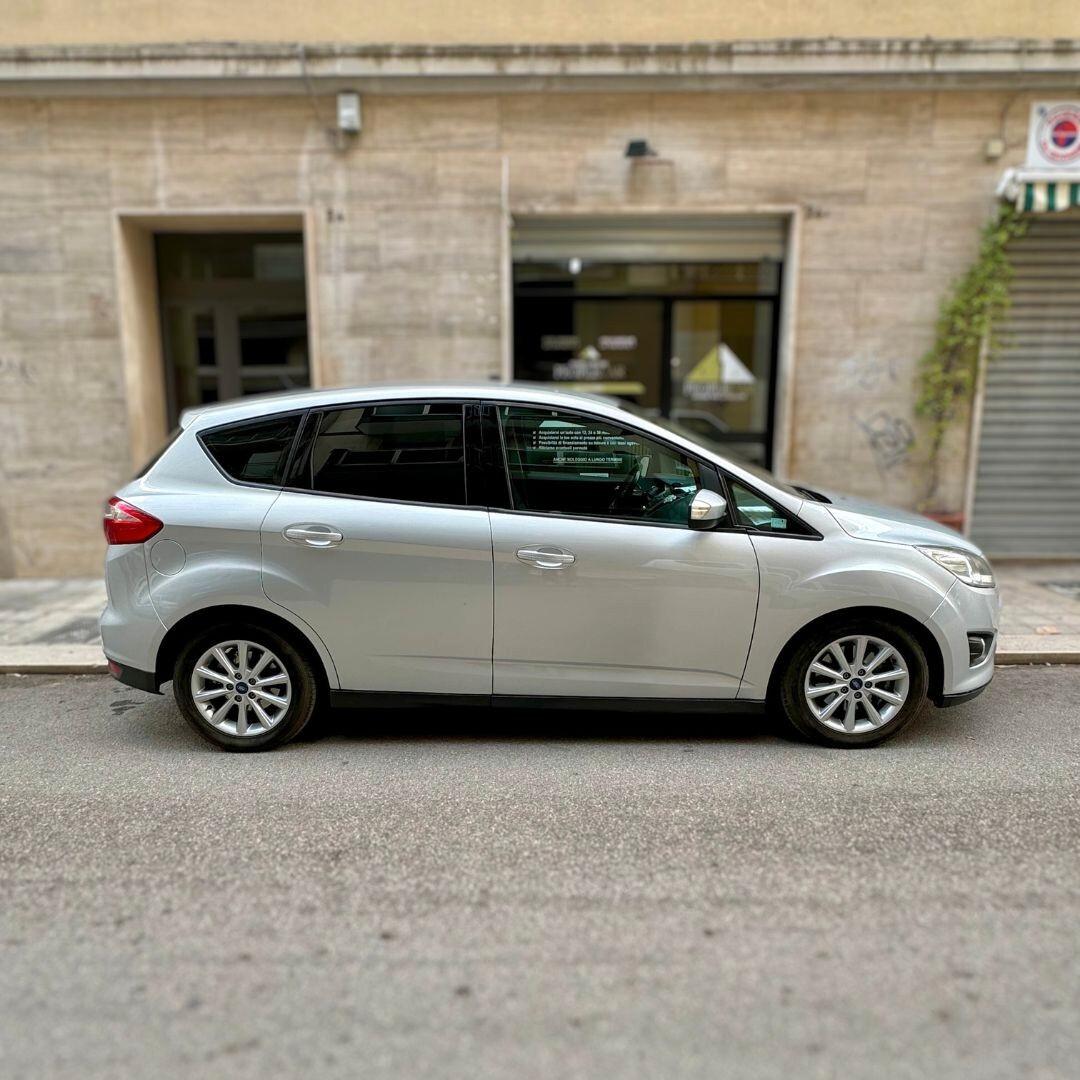 Ford C-Max Titanium **Distribuzione eseguita**