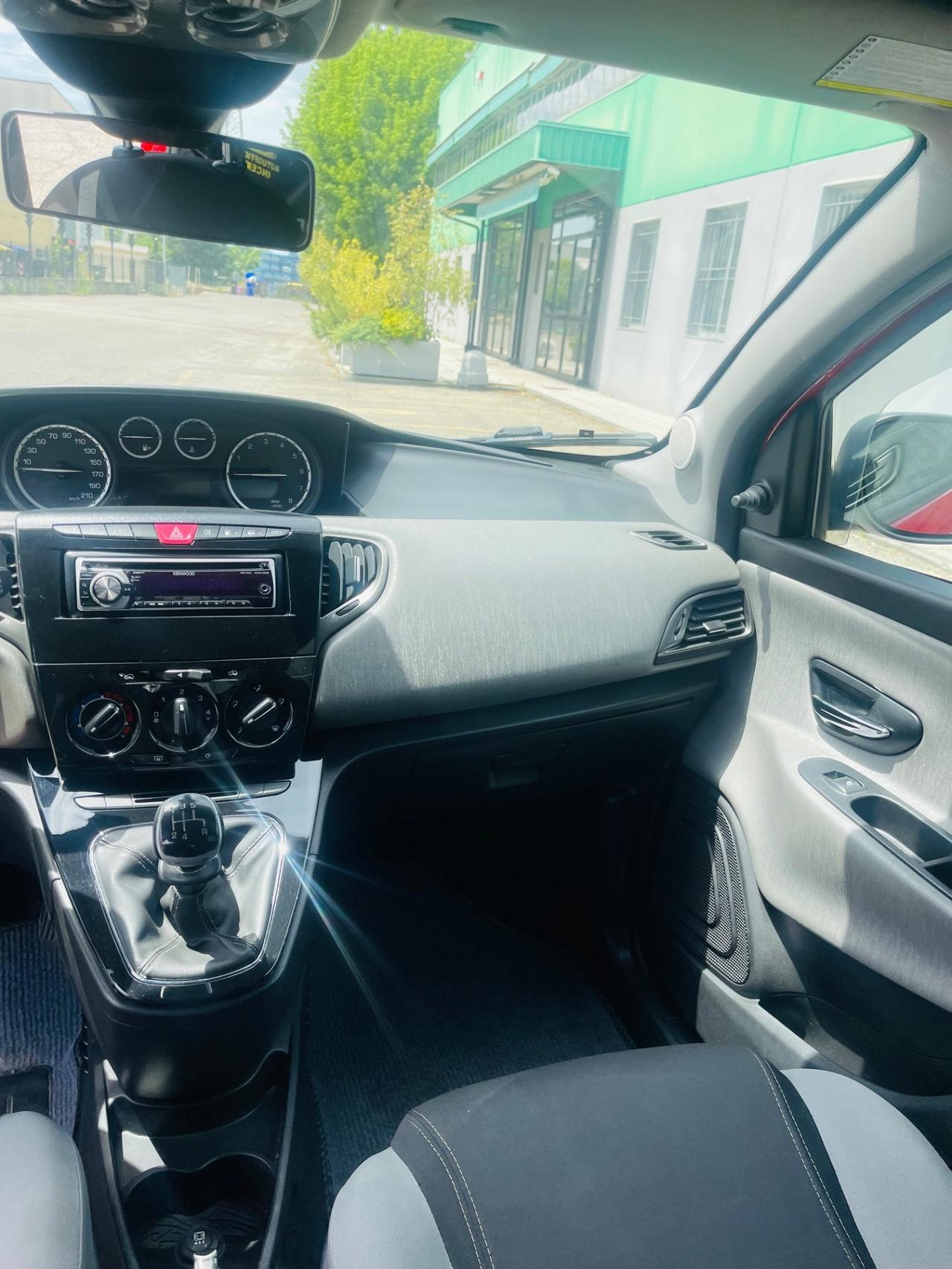 Lancia Ypsilon 1.2 69 CV 5 porte GPL Ecochic Silver