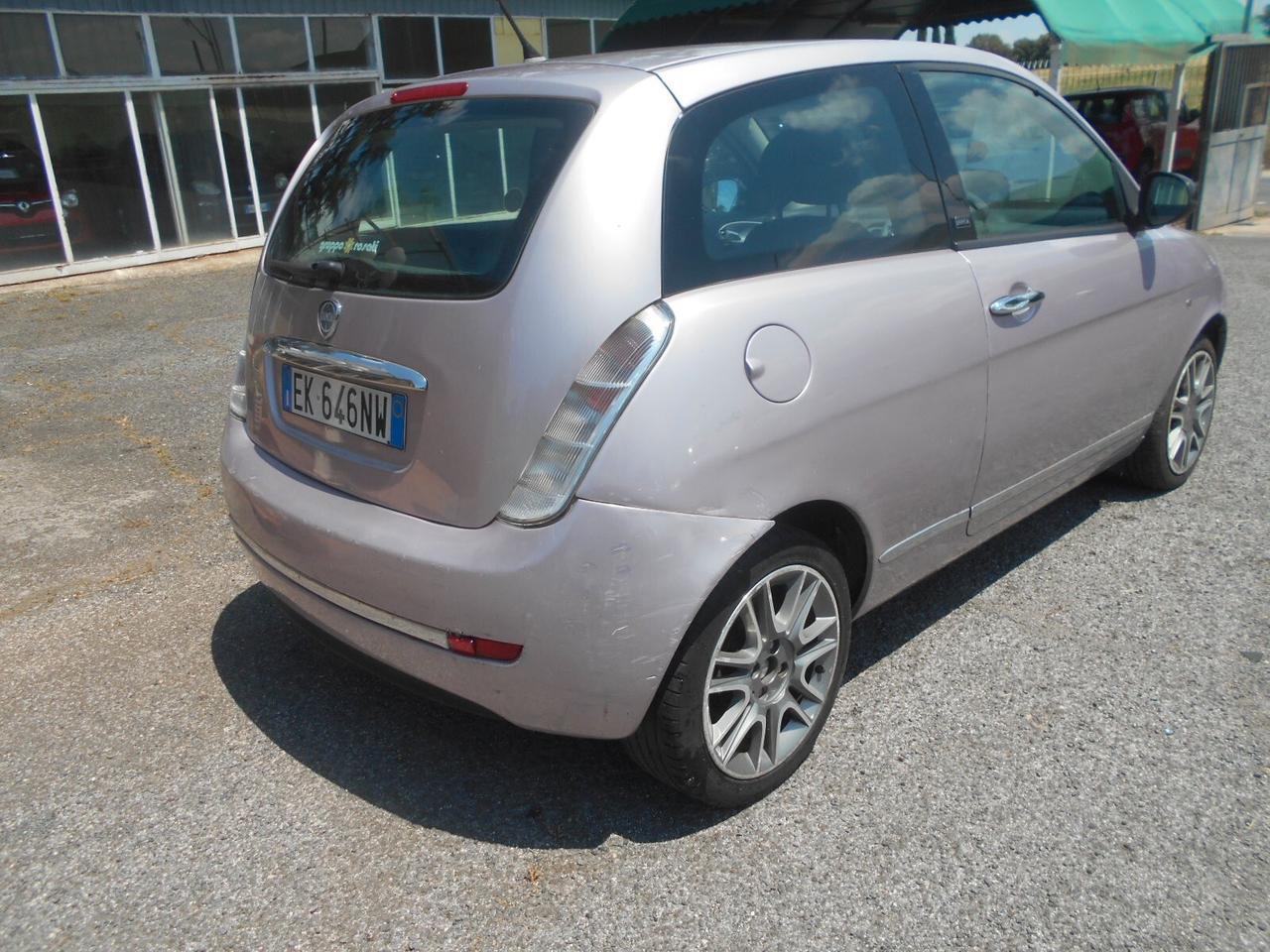 Lancia Ypsilon 1.2 69 CV Unyca