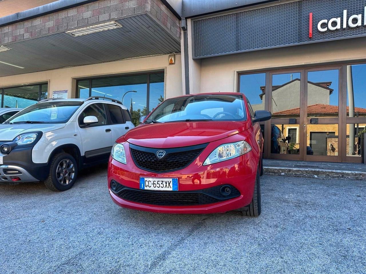 Lancia Ypsilon 1.0 Hybrid Ecochic Silver 70 CV