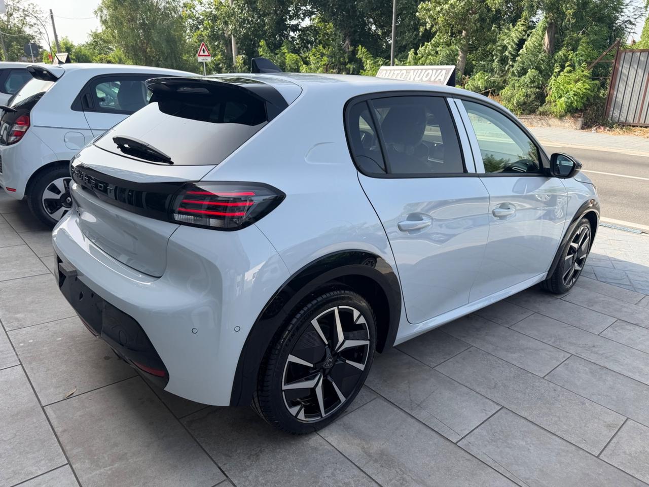 Peugeot 208 1.2 100 cv