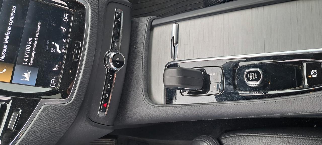 Volvo XC 90 XC90 B5 (d) AWD Geartronic 7 posti Momentum Pro