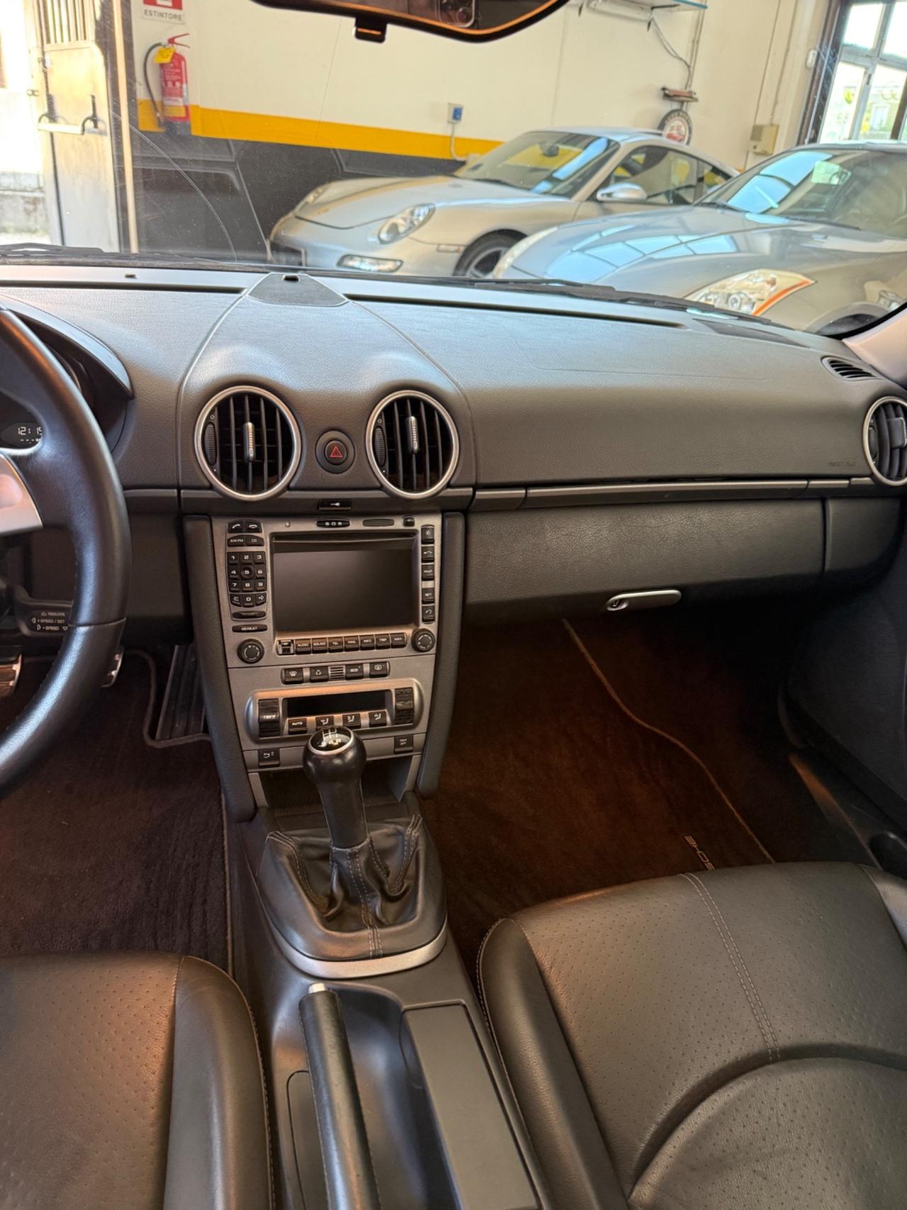 Porsche Cayman 2.7