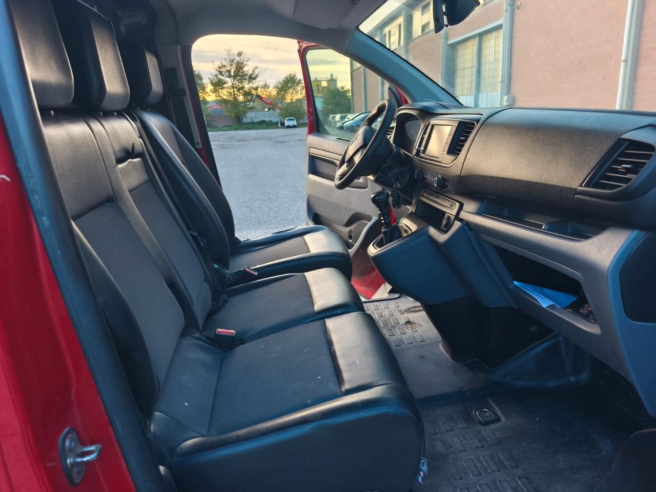 Opel Vivaro 2019---1.5 Diesel Autocarro