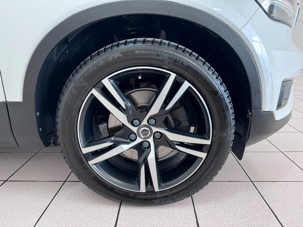 VOLVO XC40 2.0D 190cv GEARTRONIC 4WD R-DESIGN