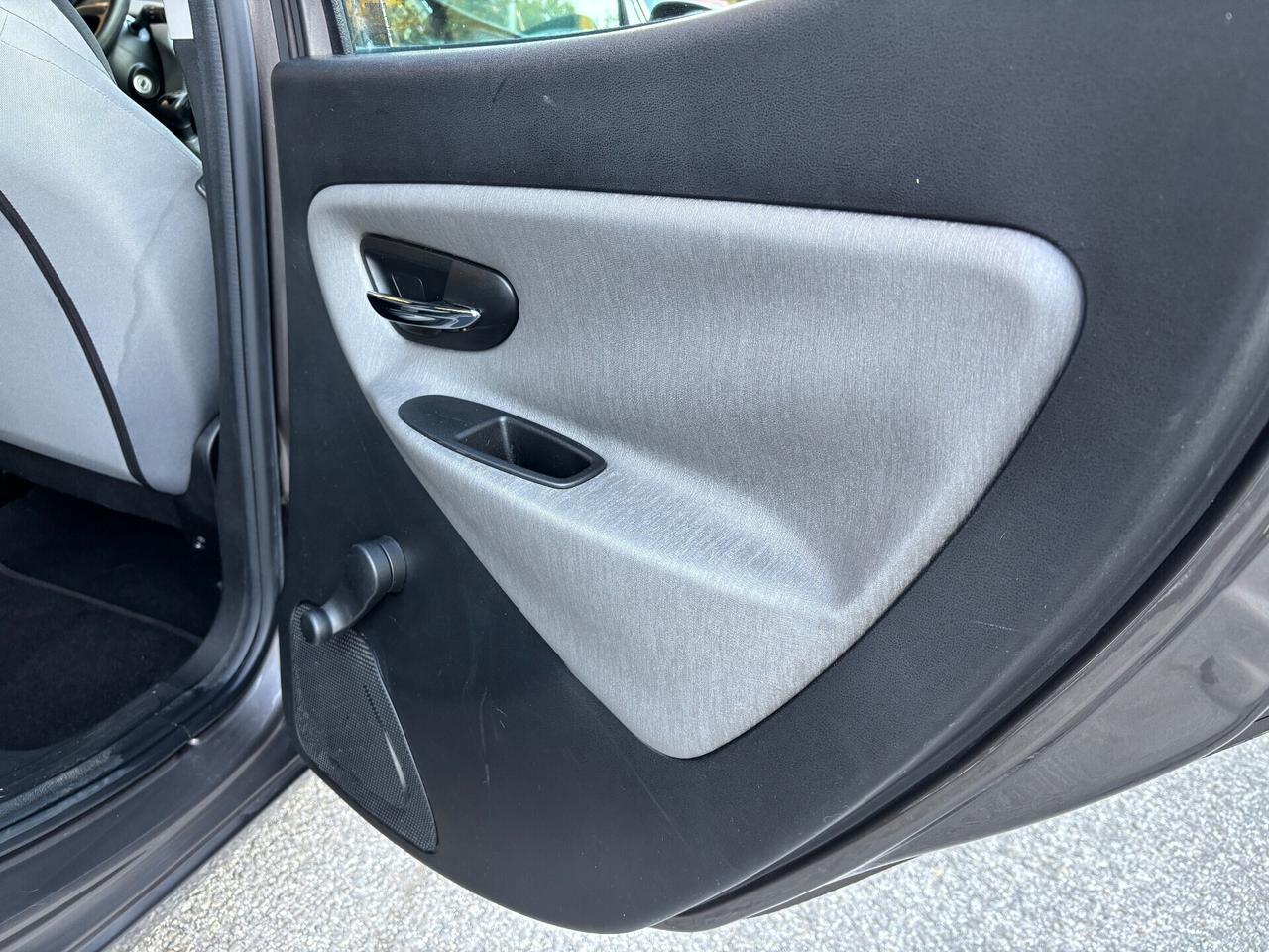 Lancia Ypsilon 1.3 MJT 5 porte OK Neopatentati