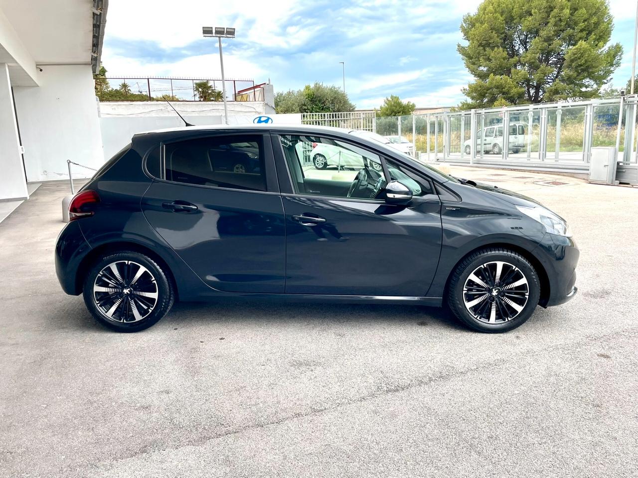 Peugeot 208 1.2 PureTech 82cv Signature