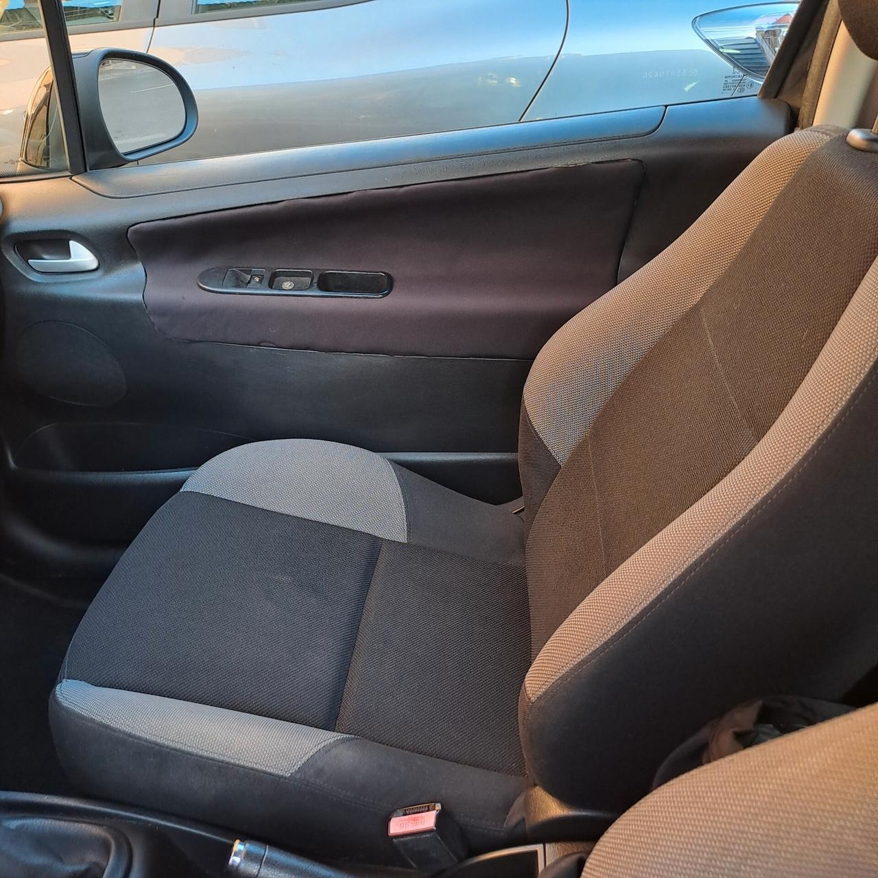 Peugeot 207 1.4 NEOPATENTATI