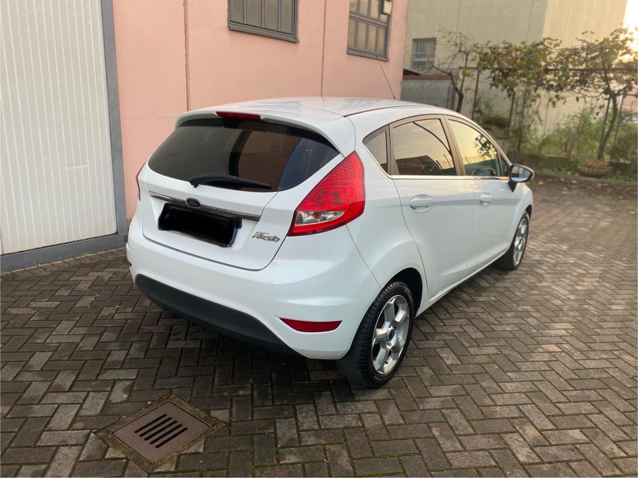 Ford Fiesta 1.4 5 porte Bz.- GPL Titanium neopat