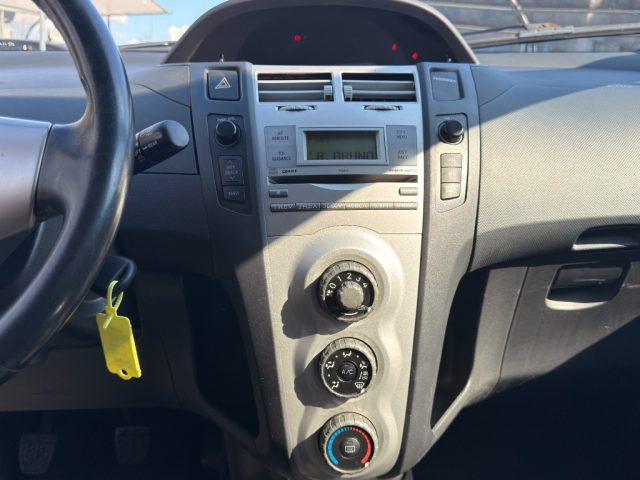 TOYOTA Yaris 1.0 5 porte