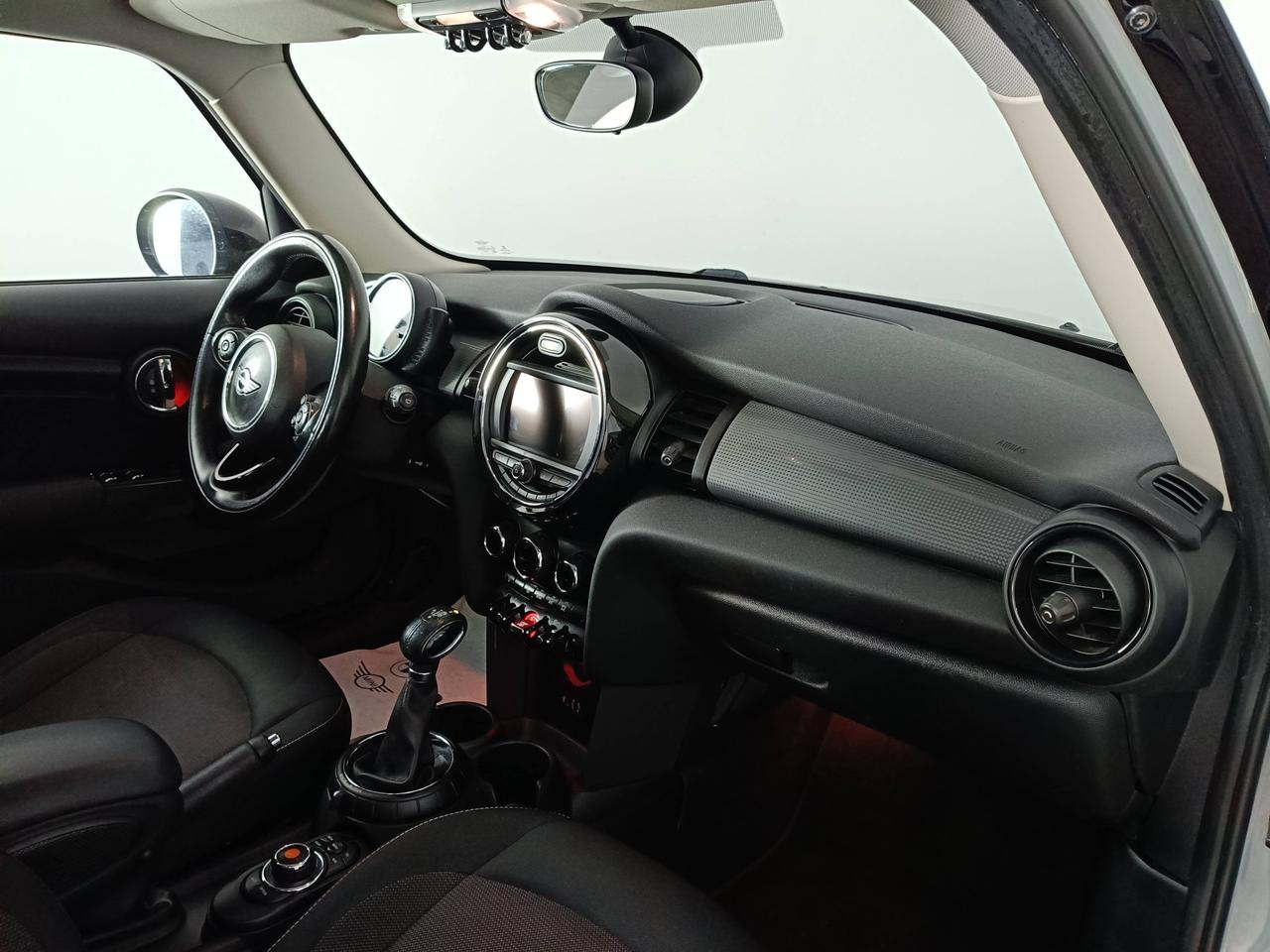 MINI Mini IV F55-F56 2014 - Mini 1.5 Cooper D Business 5p auto