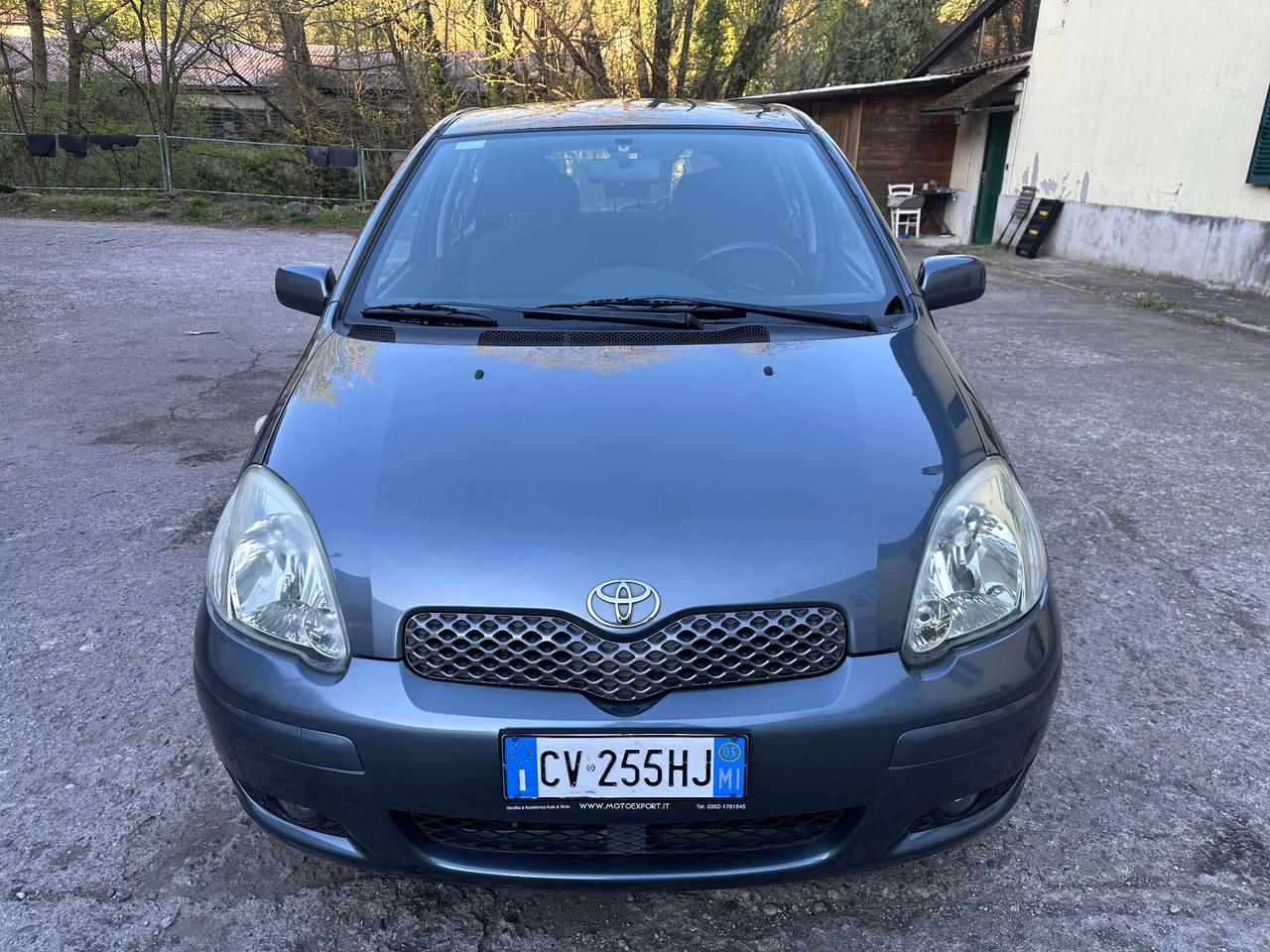 Toyota Yaris 1.0i 16V cat 5 porte Sol