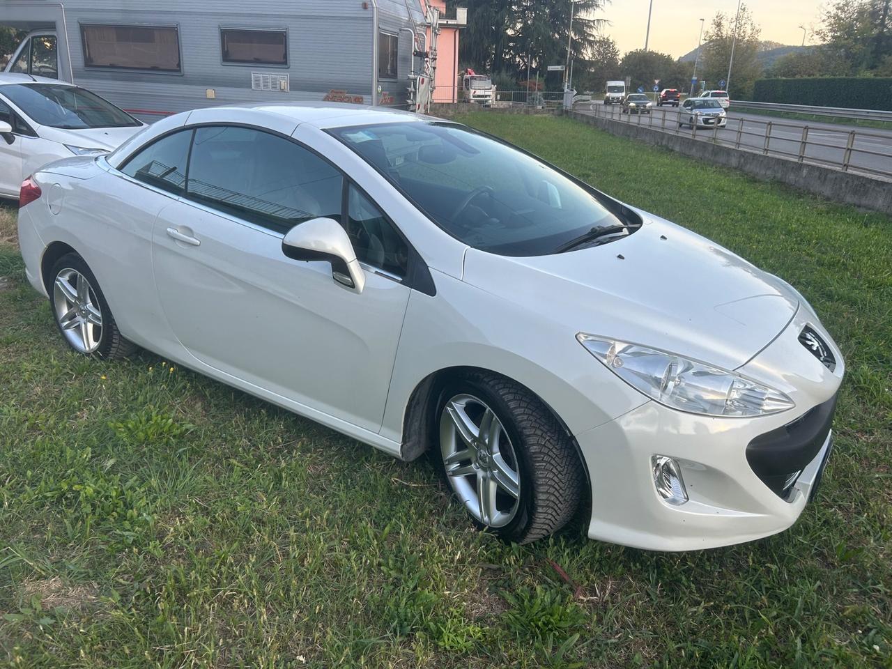 Peugeot 308 2.0 HDi 140CV CC Féline