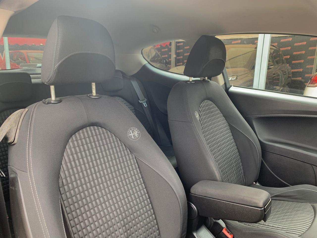 Alfa Romeo MiTo 1.6 JTDm 16V Distinctive Sport Pack