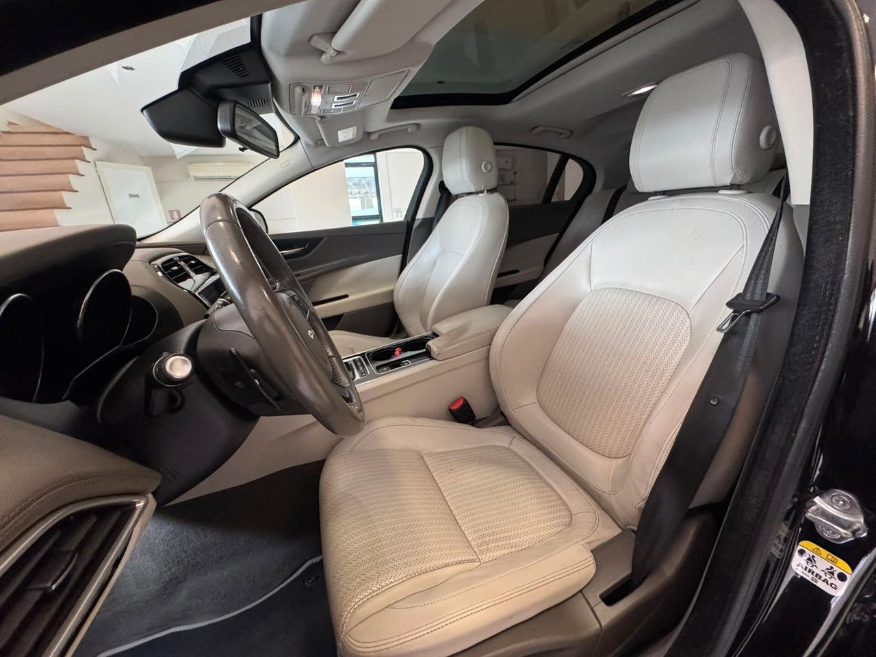 Jaguar XE 2.0 D Turbo aut. Portfolio