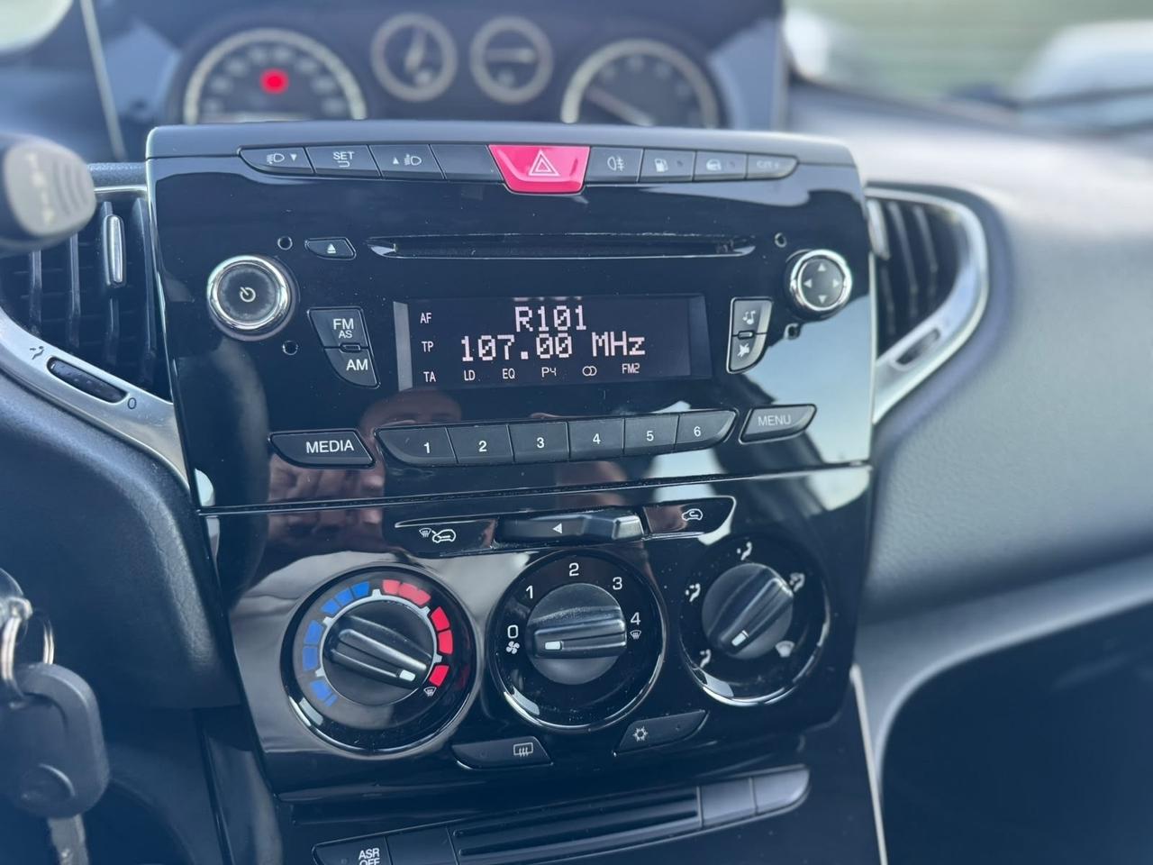 Lancia Ypsilon 0.9 TwinAir 85 CV 5 porte Metano Ecochic Gold
