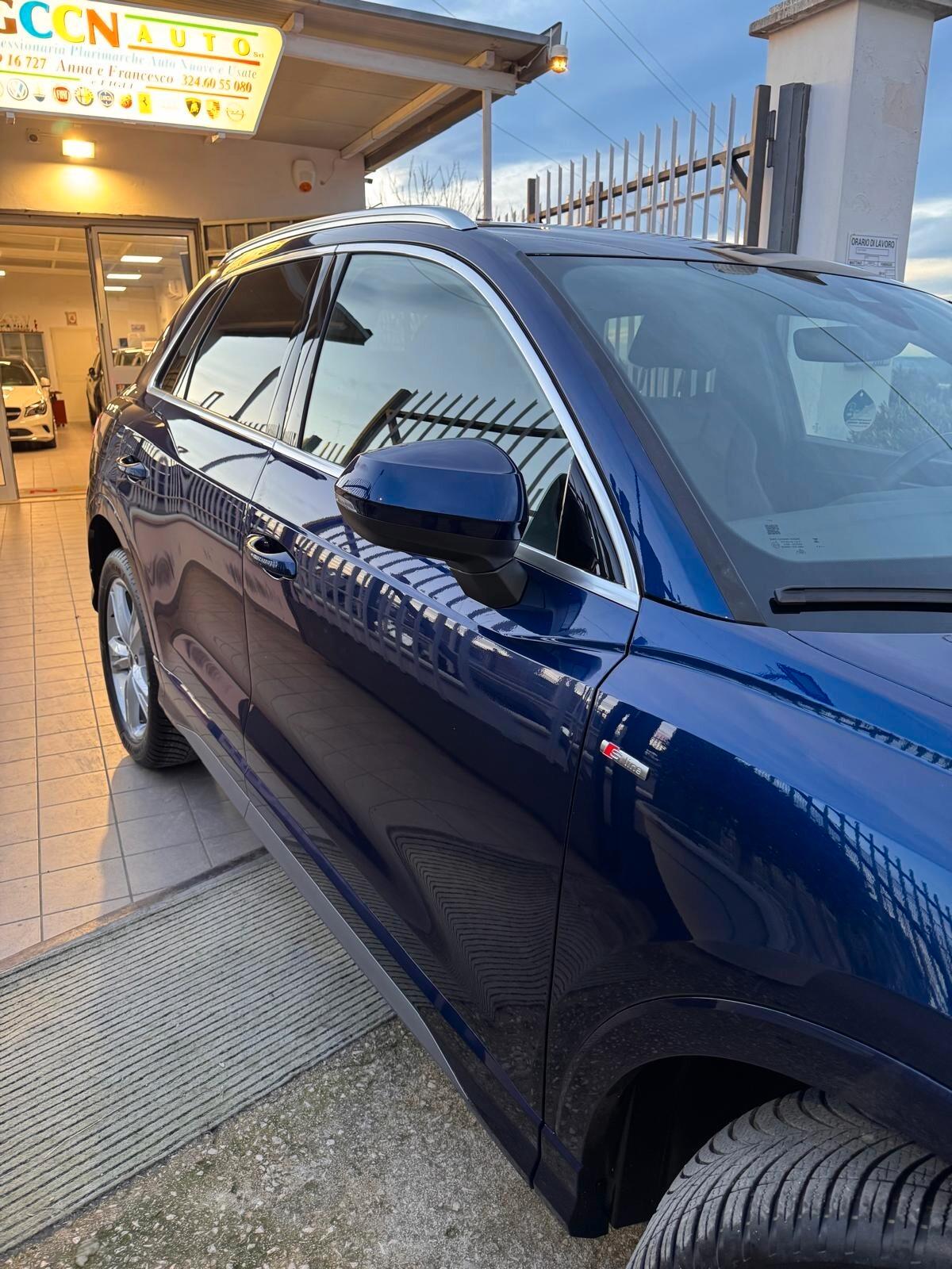 Audi Q3 35 TDI S tronic Identity Black