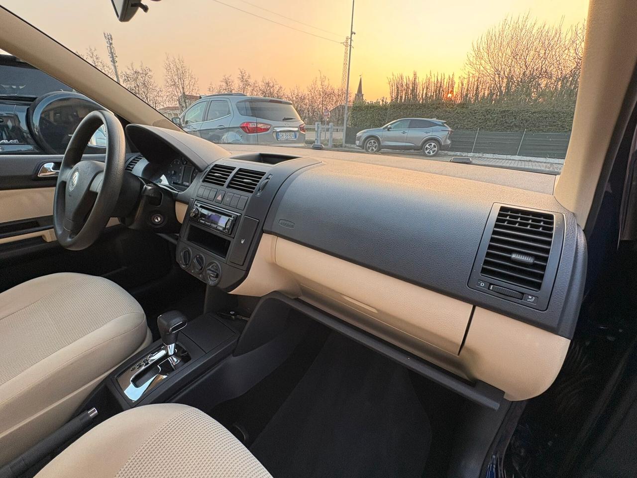 VOLKSWAGEN POLO NEOPATENTATI AUTOMATICO KM 104.559