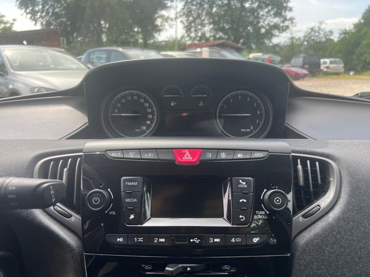 Lancia Ypsilon 1.2 69 CV Platinum NEOPATENTATI PERMUTE RATE GARANZIA
