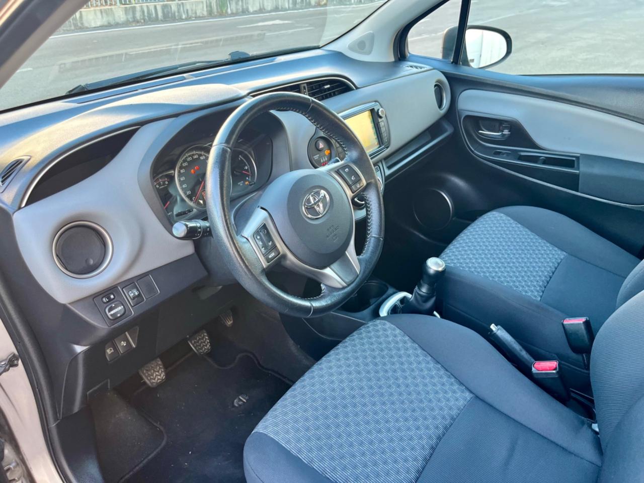 Toyota Yaris 1.0benz 2015 118.000km euro6 per neopatentati