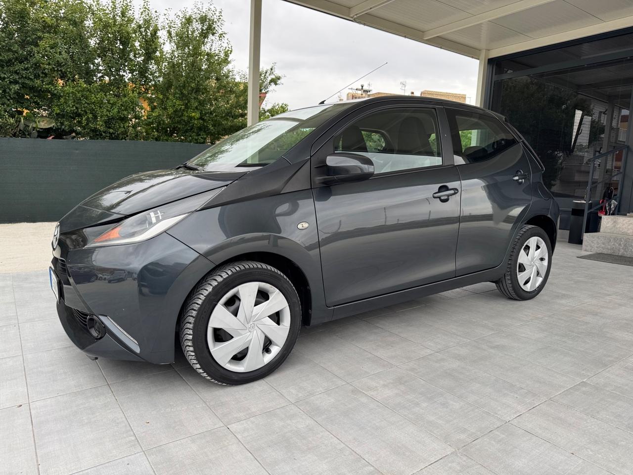Toyota Aygo 1.0 VVT-i 69 CV 5 porte x-play