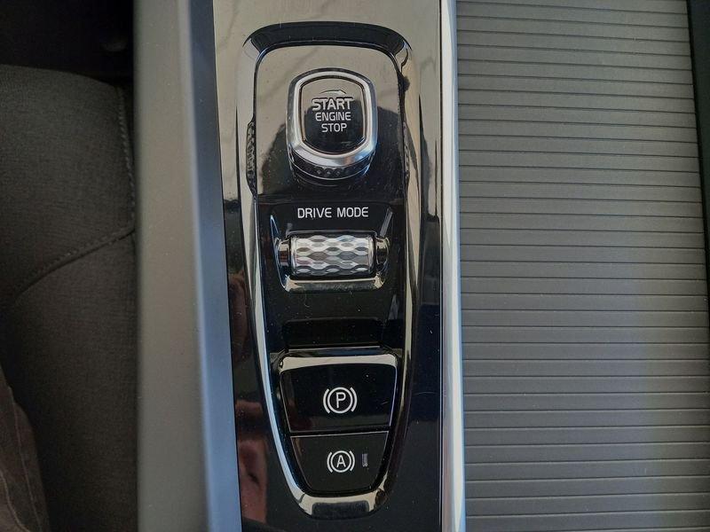 Volvo XC60 B4 197+14 CV AWD Automatica NAVI LED Momentum Pro