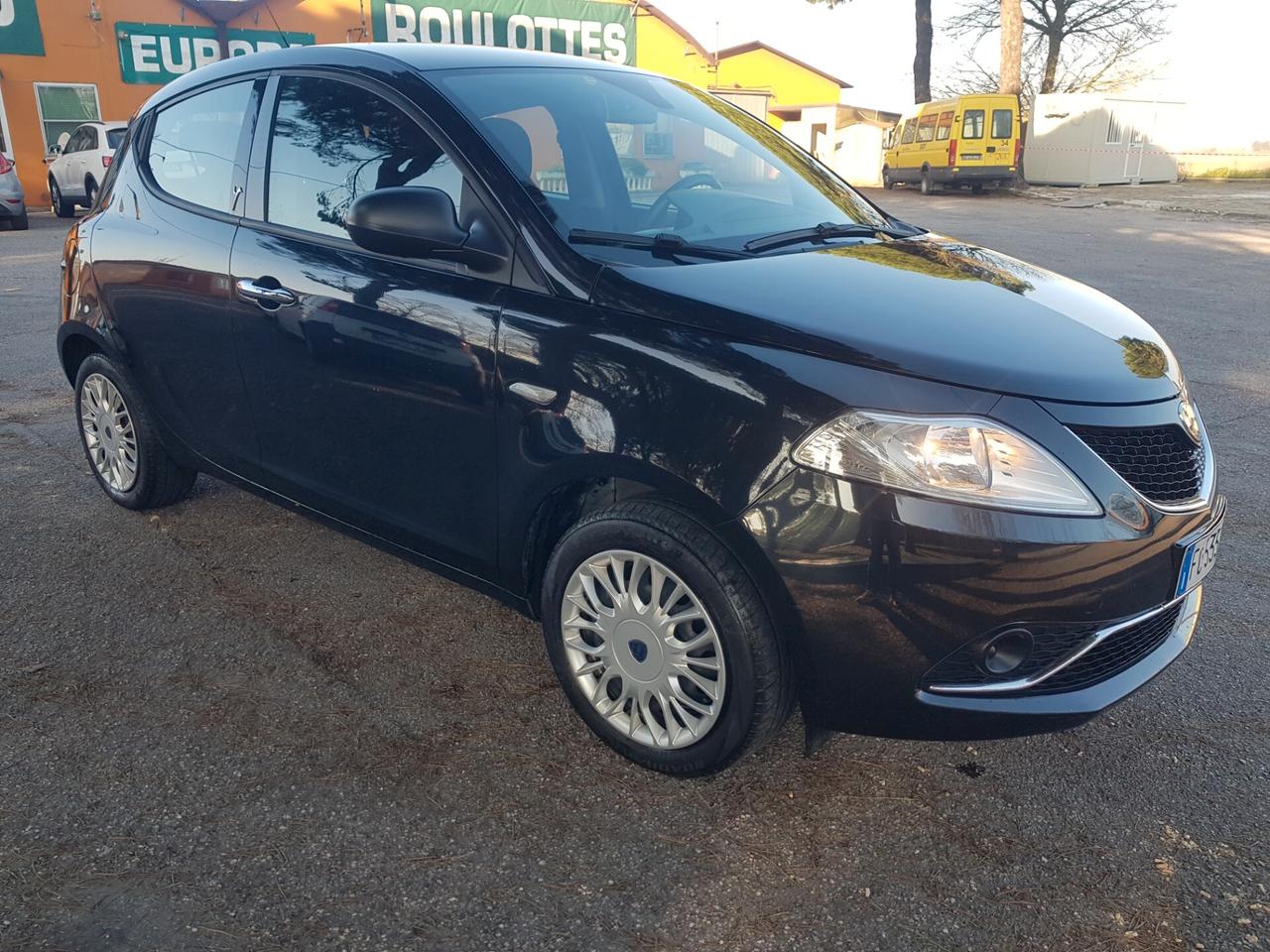 Lancia Ypsilon 1.2 69 CV 5 porte Gold