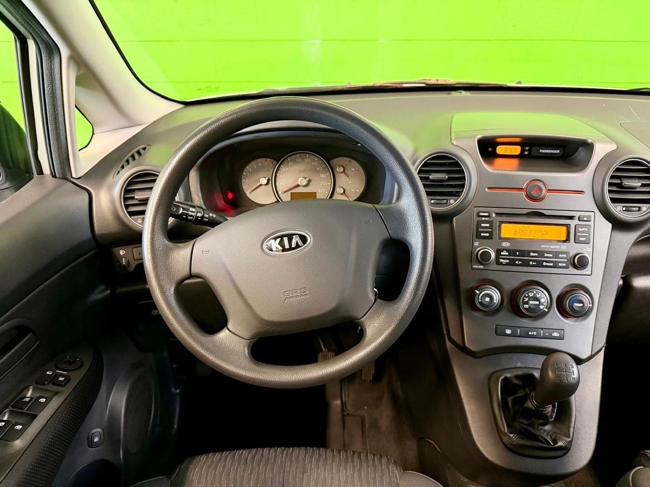 Kia Carens 2.0 CVVT EX Class