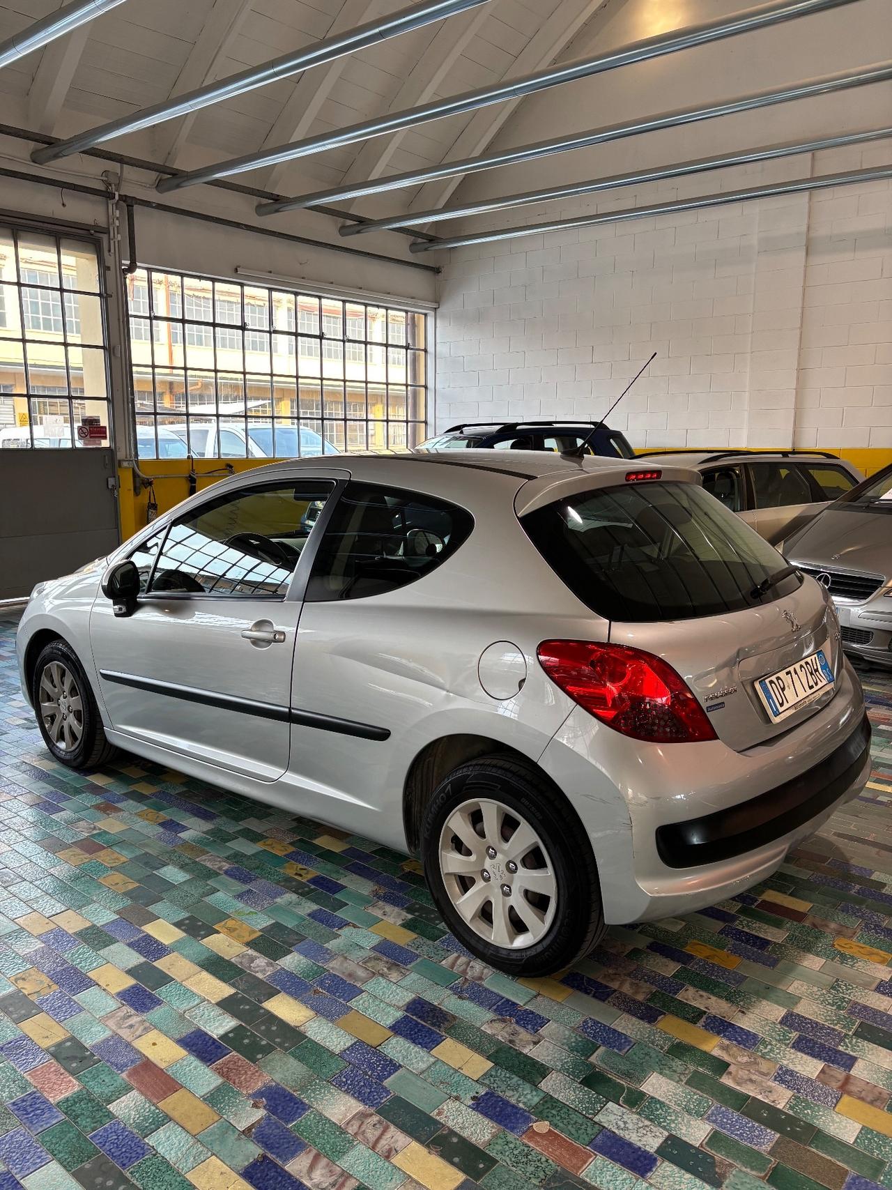 Peugeot 207 1.4 8V 75CV 3p. X Line