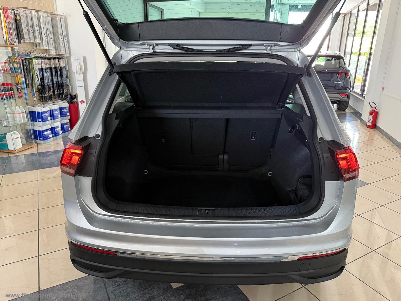 VOLKSWAGEN Tiguan 2.0 TDI 150CV SCR DSG Life FARI FULL LED - CONDIZIONI ECCELLENTI