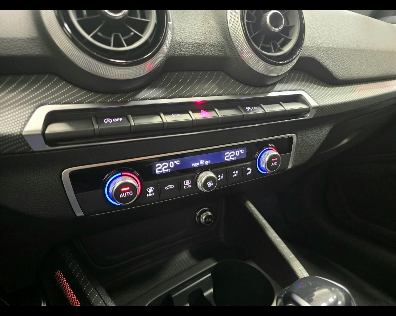 AUDI Q2 35 TFSI S-TRONIC IDENTITY BLACK