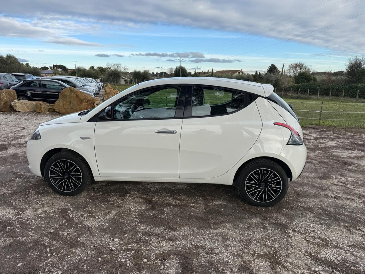 Lancia Ypsilon 1.0 FireFly 5 porte S&S Hybrid Ecochic Gold