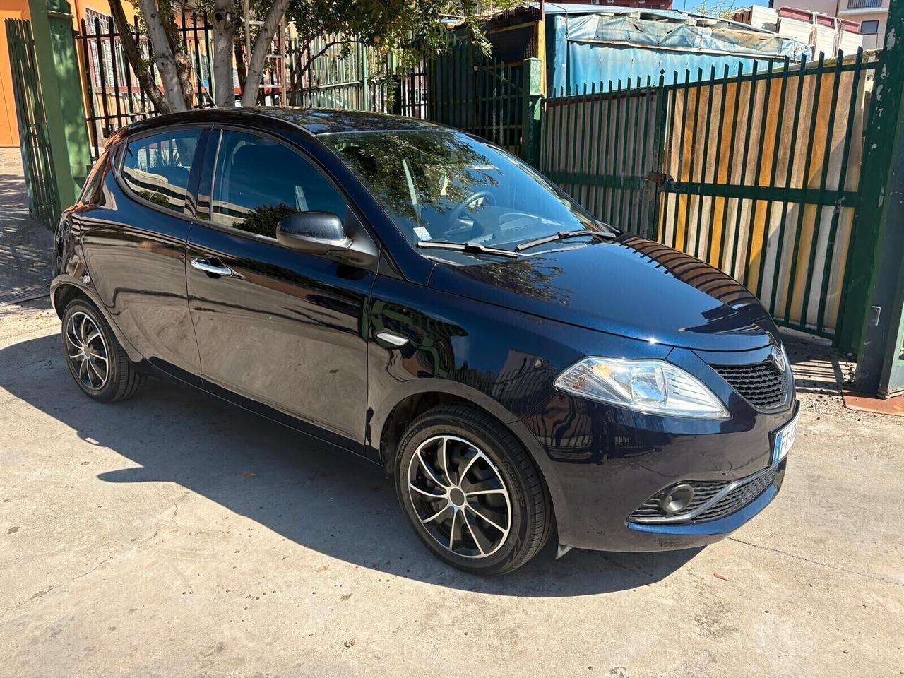 Lancia Ypsilon 1.2 69 CV neopatentati