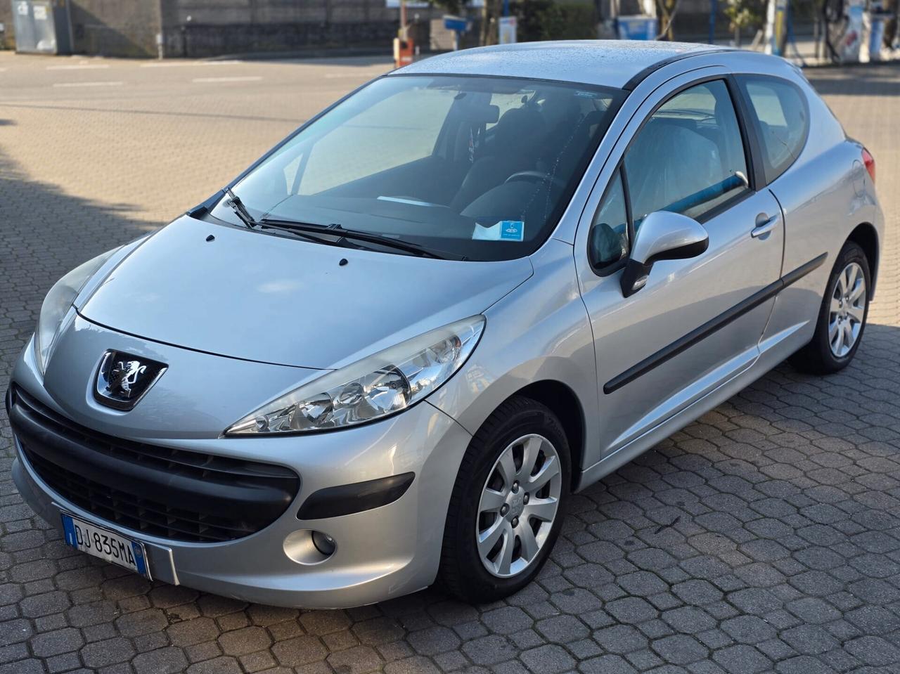 Peugeot 207 1.4cc; 115.853Km; MANUTENZIONATA